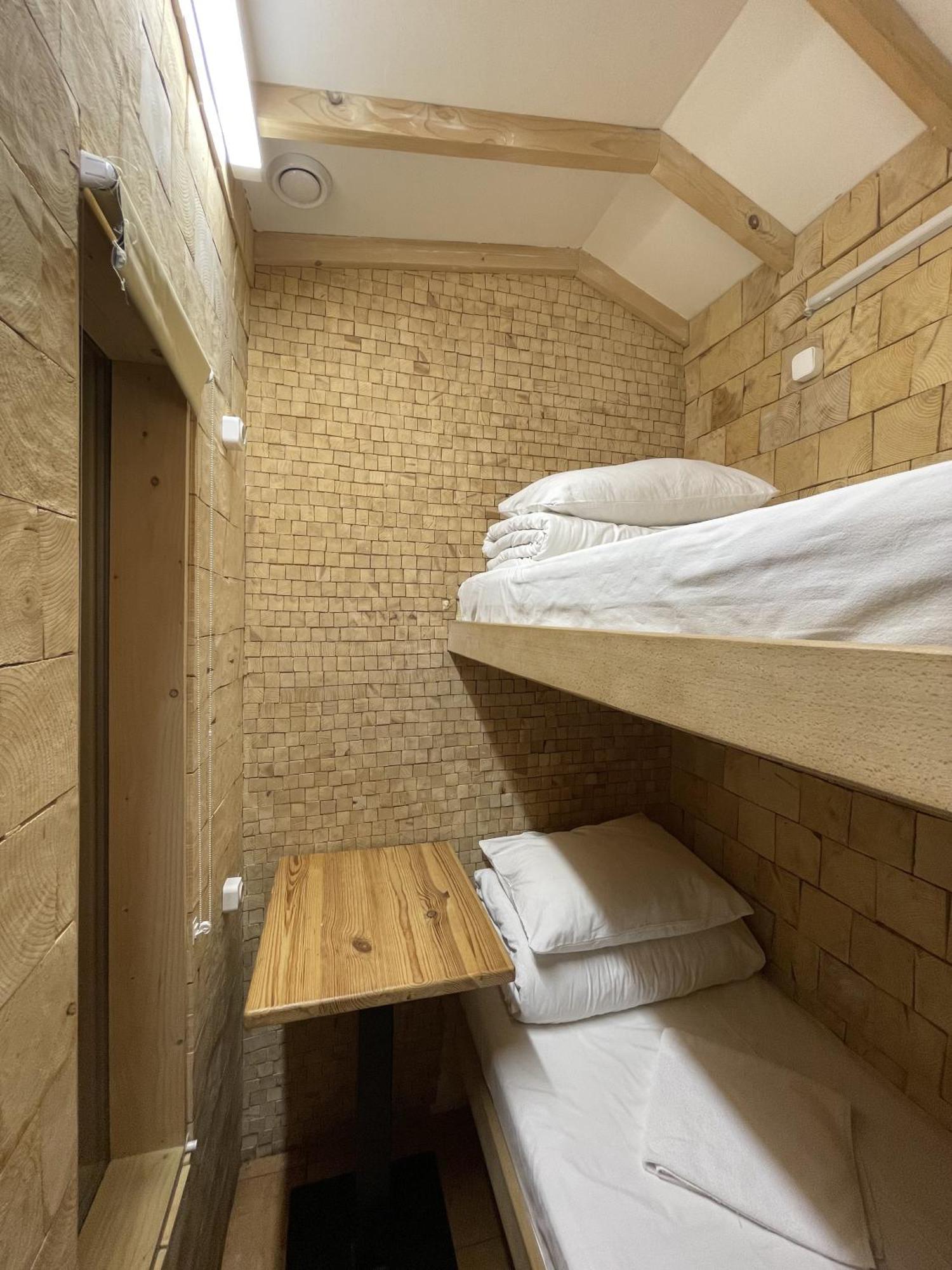 Antihostel Forrest Lviv Extérieur photo