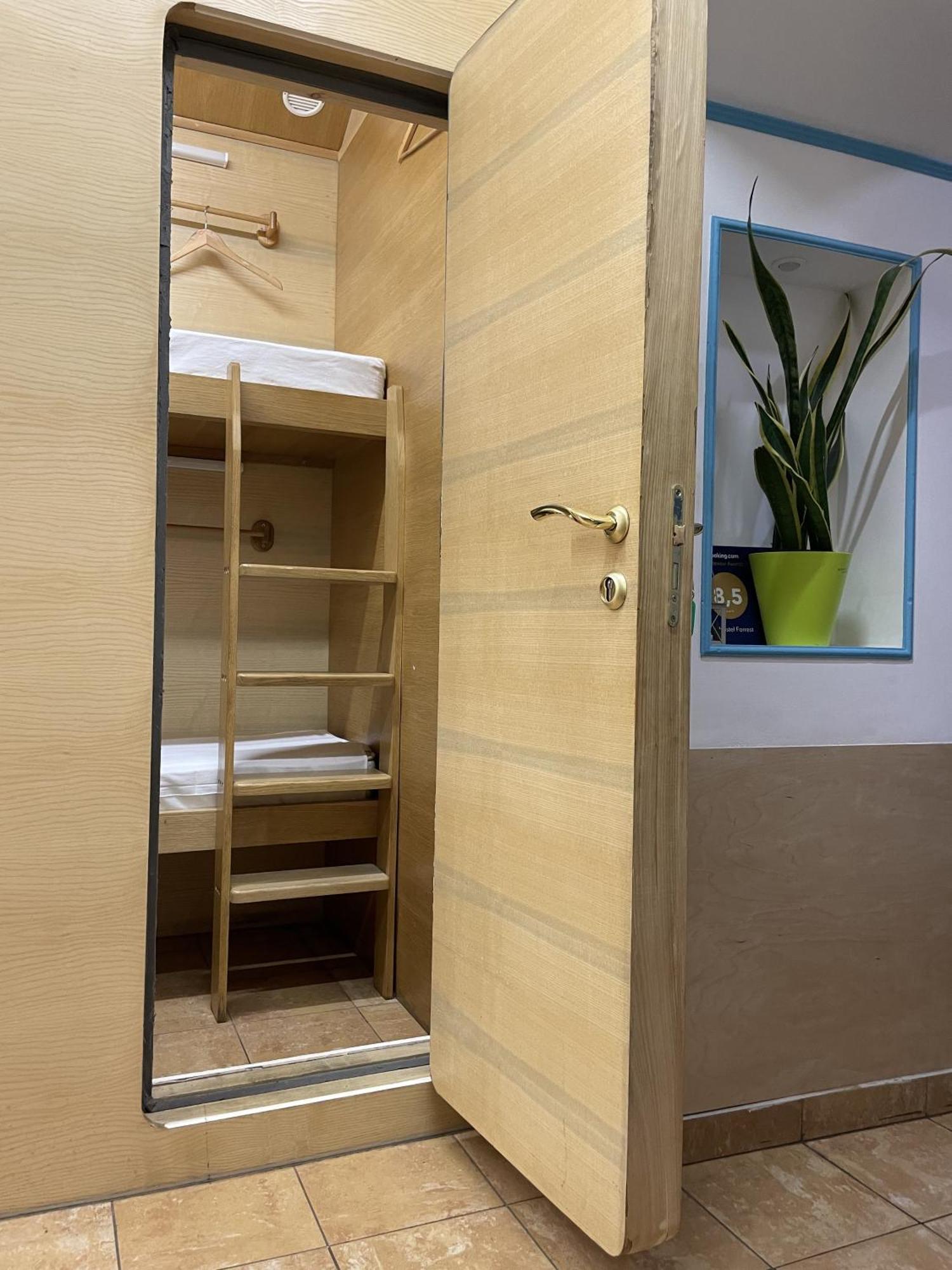Antihostel Forrest Lviv Extérieur photo